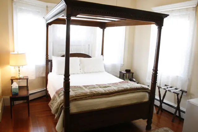 Bay Room, Room 10, at the Coolidge Corner Guest House