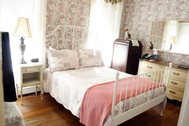 Rose Room, Room 8, at the Coolidge Corner Guest House